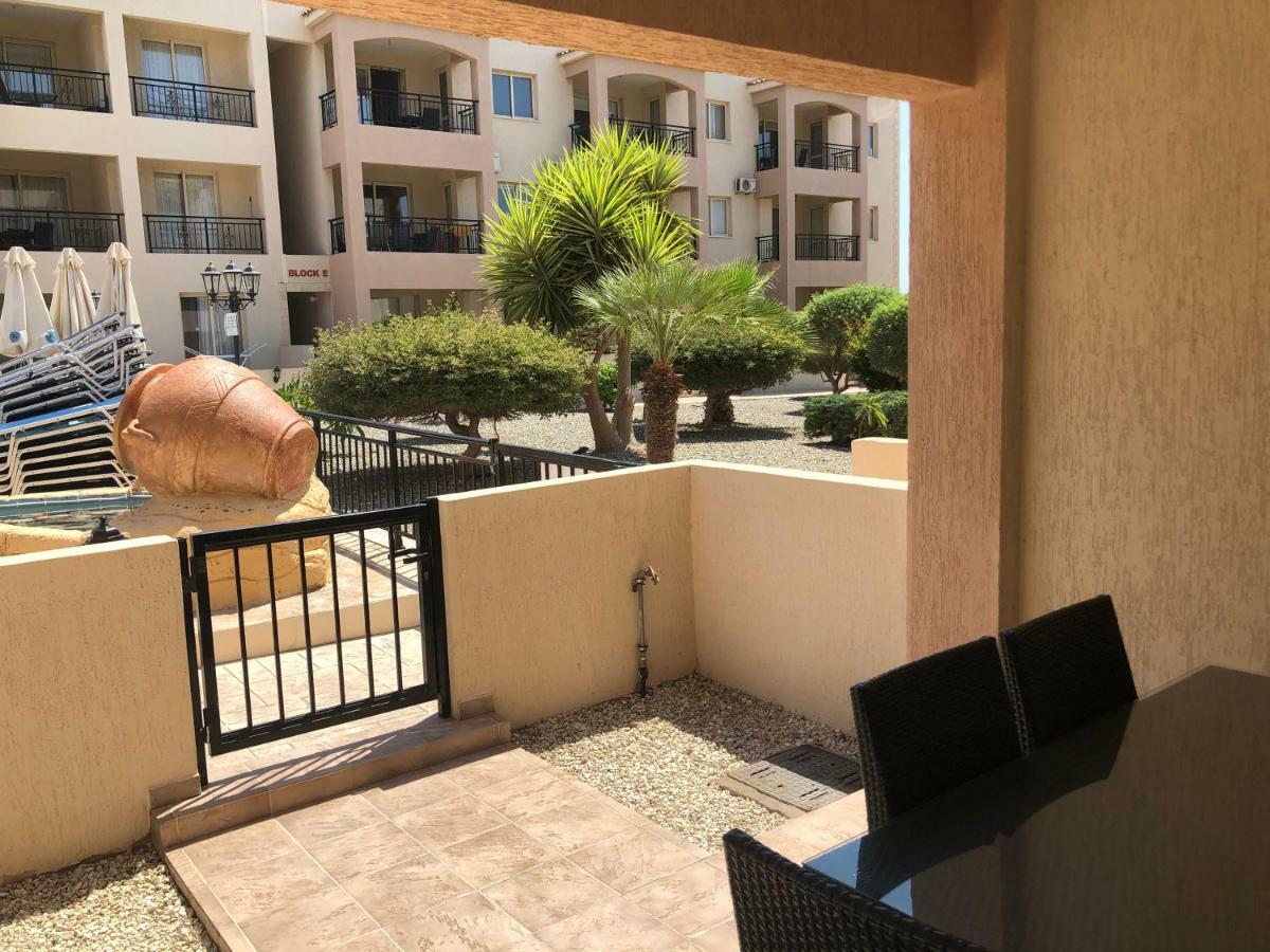 Royal Seacrest Apartment Pafos Dış mekan fotoğraf