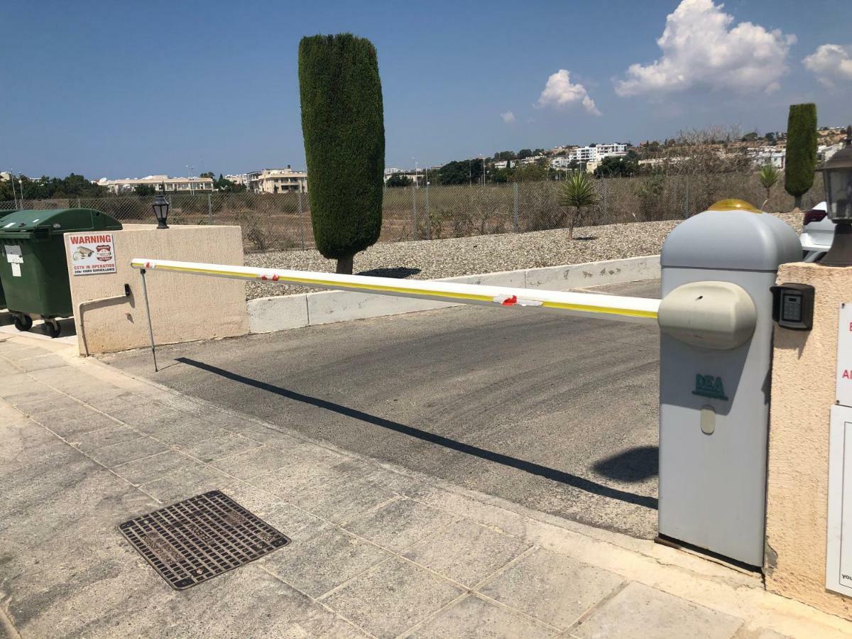 Royal Seacrest Apartment Pafos Dış mekan fotoğraf