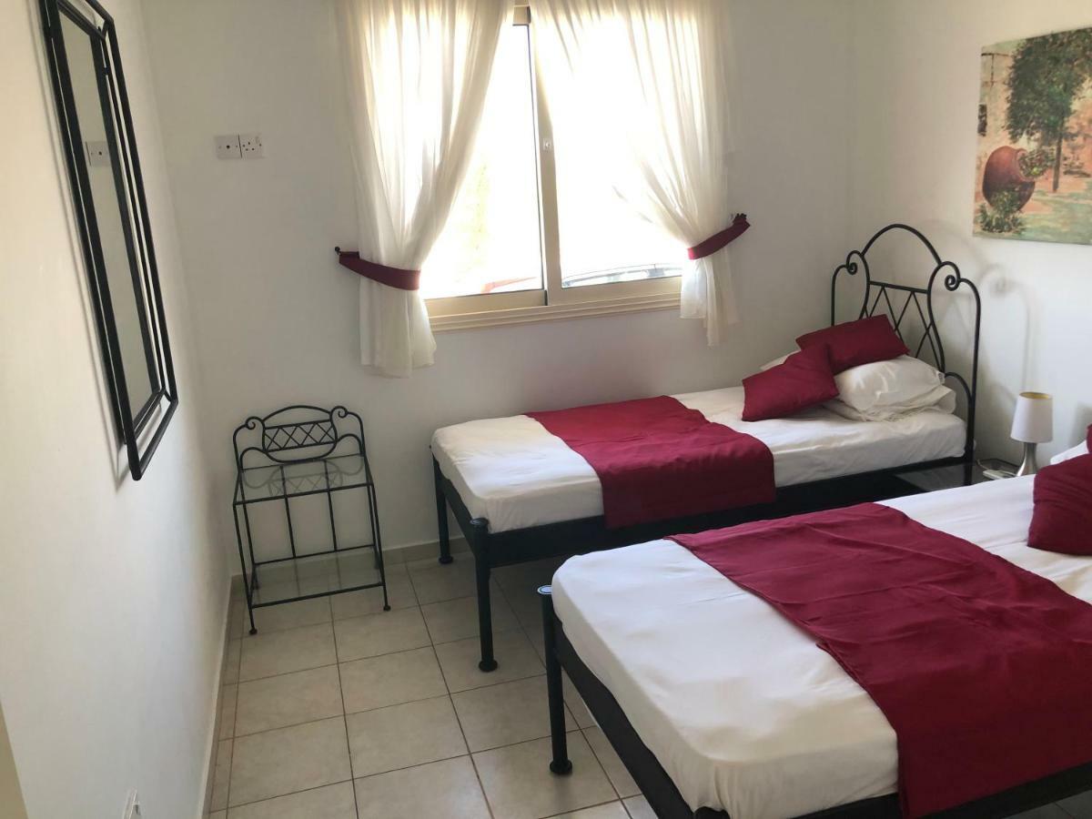 Royal Seacrest Apartment Pafos Dış mekan fotoğraf