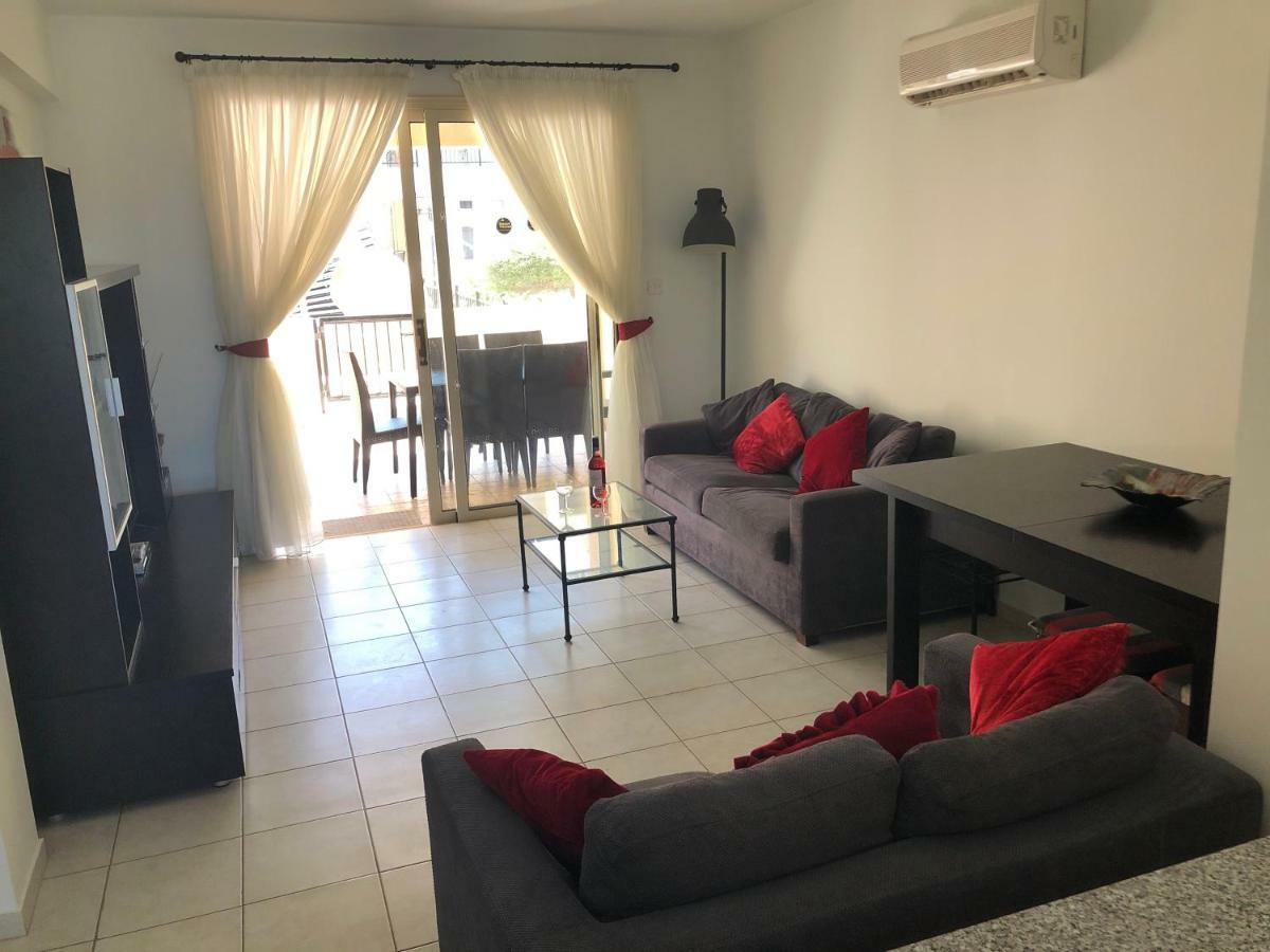Royal Seacrest Apartment Pafos Dış mekan fotoğraf
