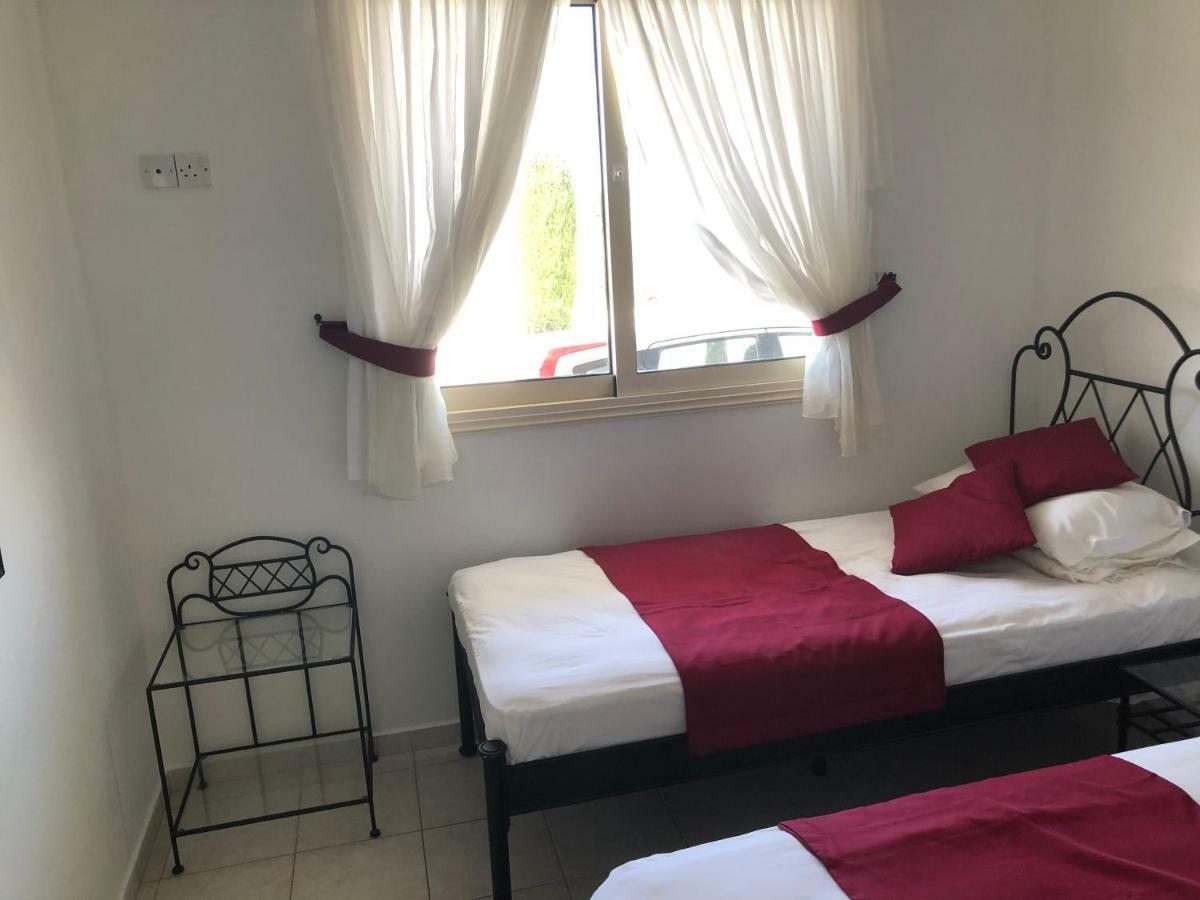 Royal Seacrest Apartment Pafos Dış mekan fotoğraf