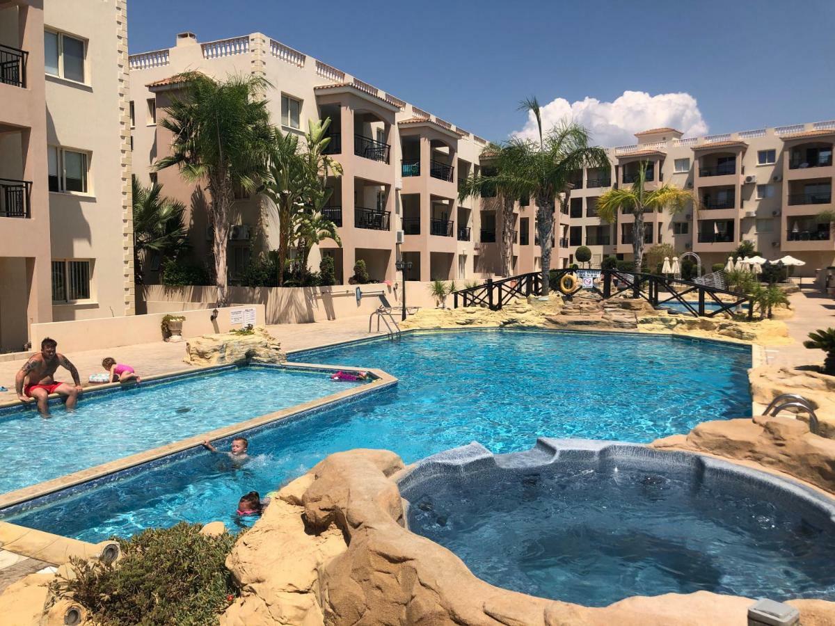 Royal Seacrest Apartment Pafos Dış mekan fotoğraf