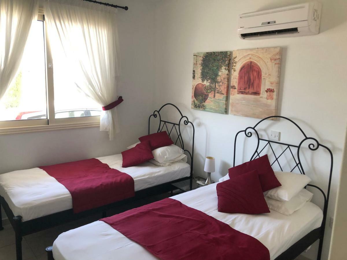Royal Seacrest Apartment Pafos Dış mekan fotoğraf